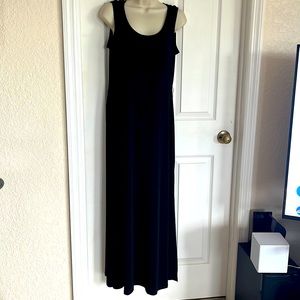 Long sleeveless dress with back lace